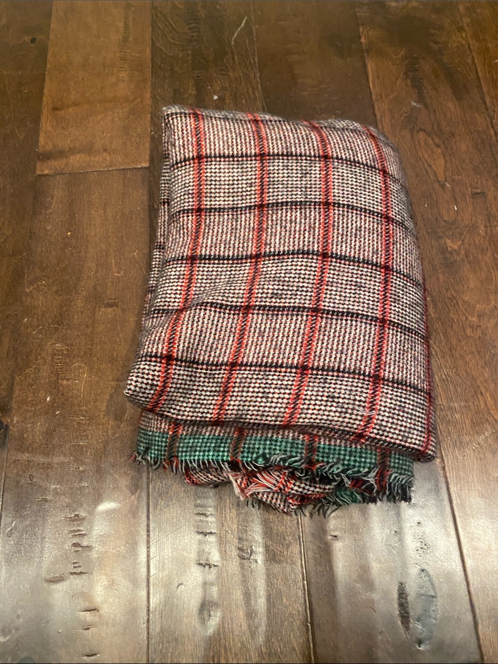 Plaid Woven scarf in Red, Black, Green